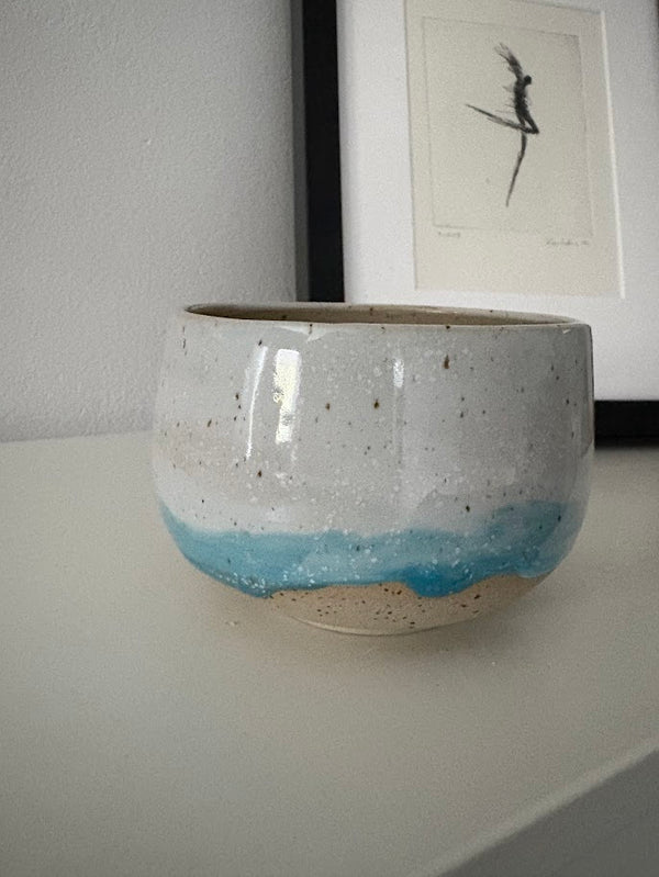 Matcha Bowl und Bowl mit Ausgießer Keramik blau weiß ‚Wintermärchen‘ | Handgemacht, 450 ml | Tasse, Becher für Teezeremonie & Achtsamkeit